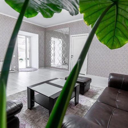Mixx Hotel Karakol Luaran gambar