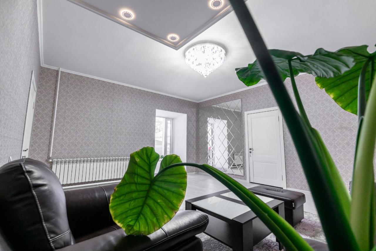 Mixx Hotel Karakol Luaran gambar