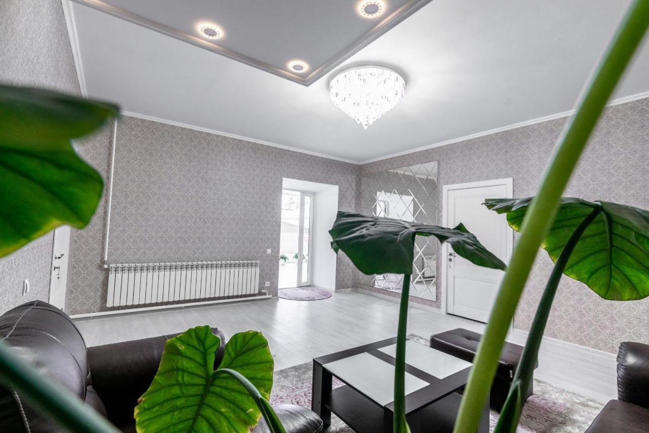 Mixx Hotel Karakol Luaran gambar