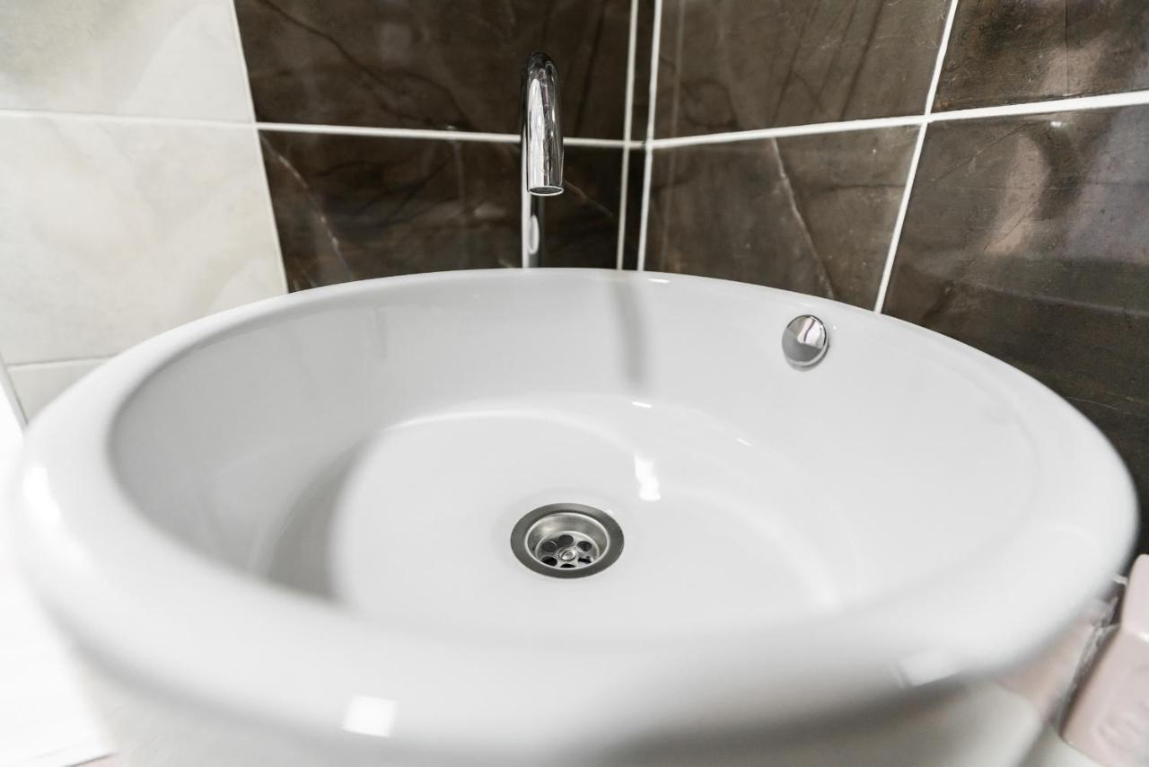 Mixx Hotel Karakol Luaran gambar